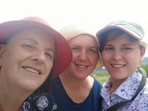 Лариса Ивановна с двоюродной сестрой Натальей и племянницей Тамарой в Джети-Огузском ущелье
