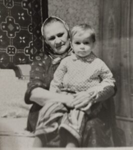 Анна Андреевна с внуком Володей